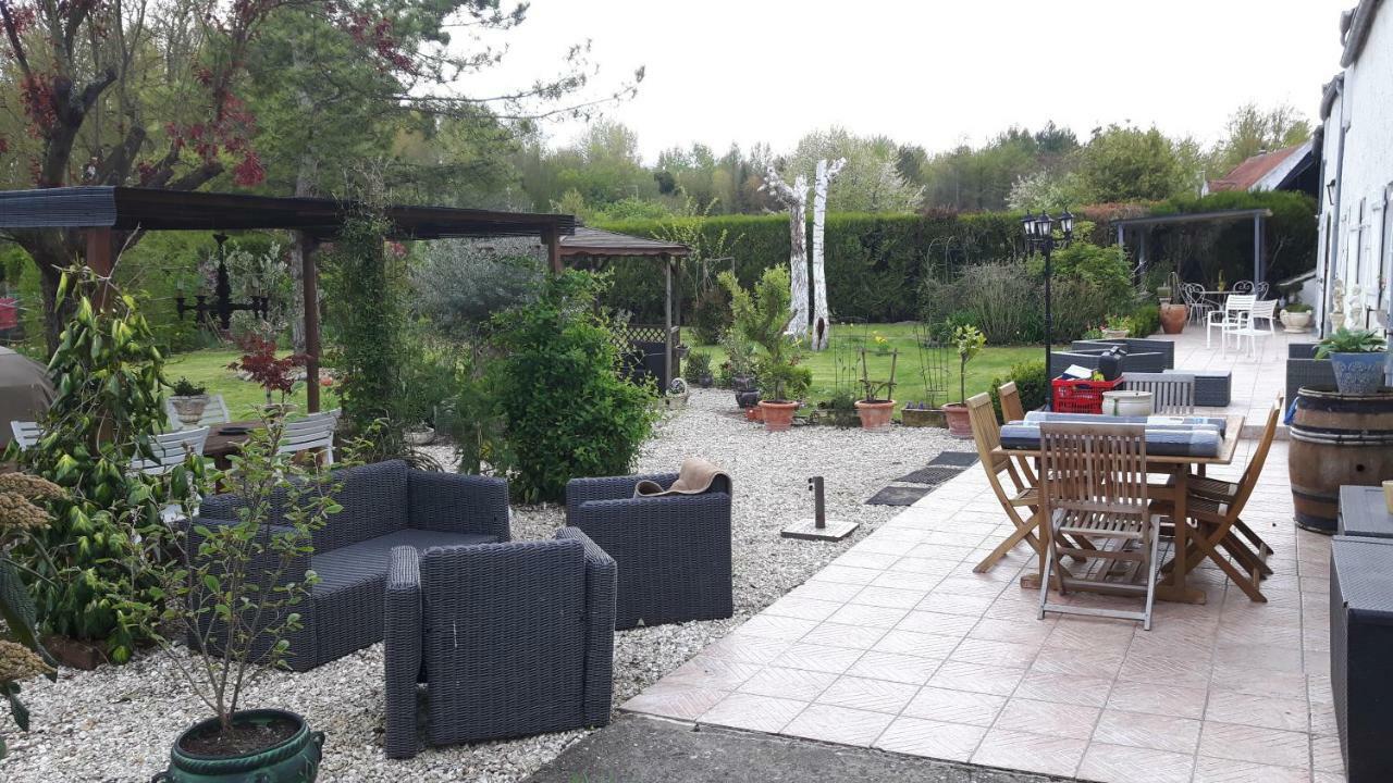 La Longere Des Glycines Bed & Breakfast Egligny Luaran gambar