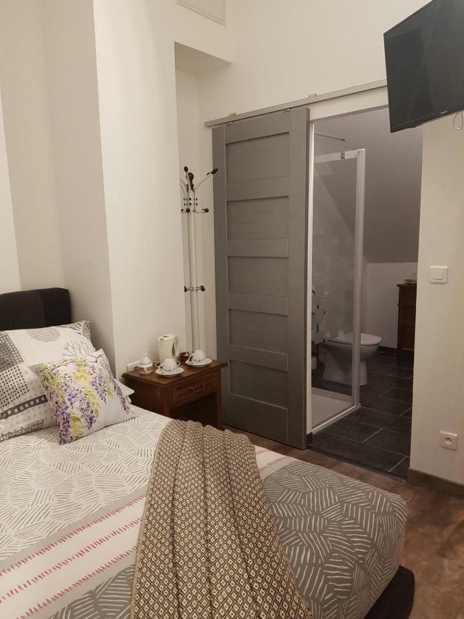 La Longere Des Glycines Bed & Breakfast Egligny Luaran gambar